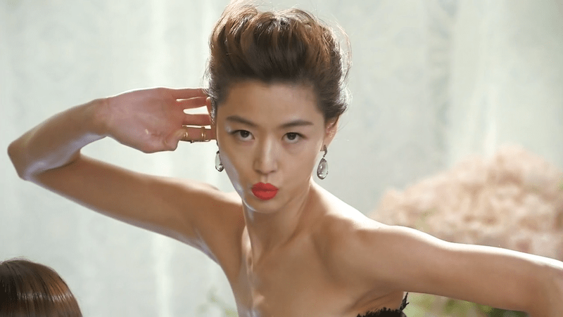 Song Yi- pose